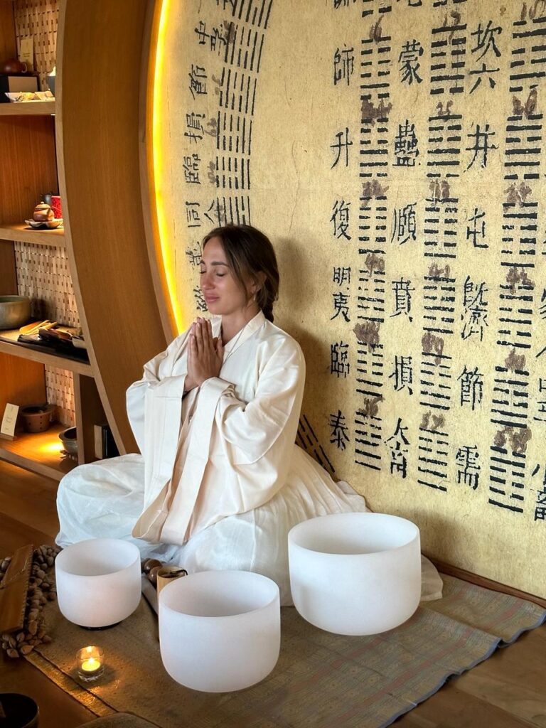 Ведущая экспресс-ретрита